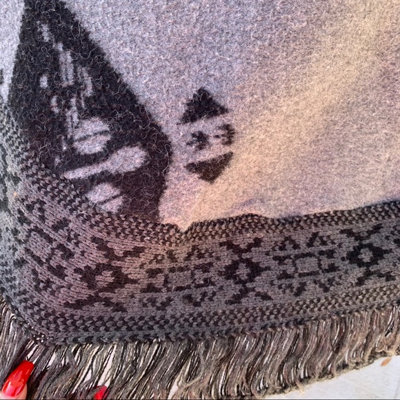 Gray Poncho sweater - Picture 5 of 6
